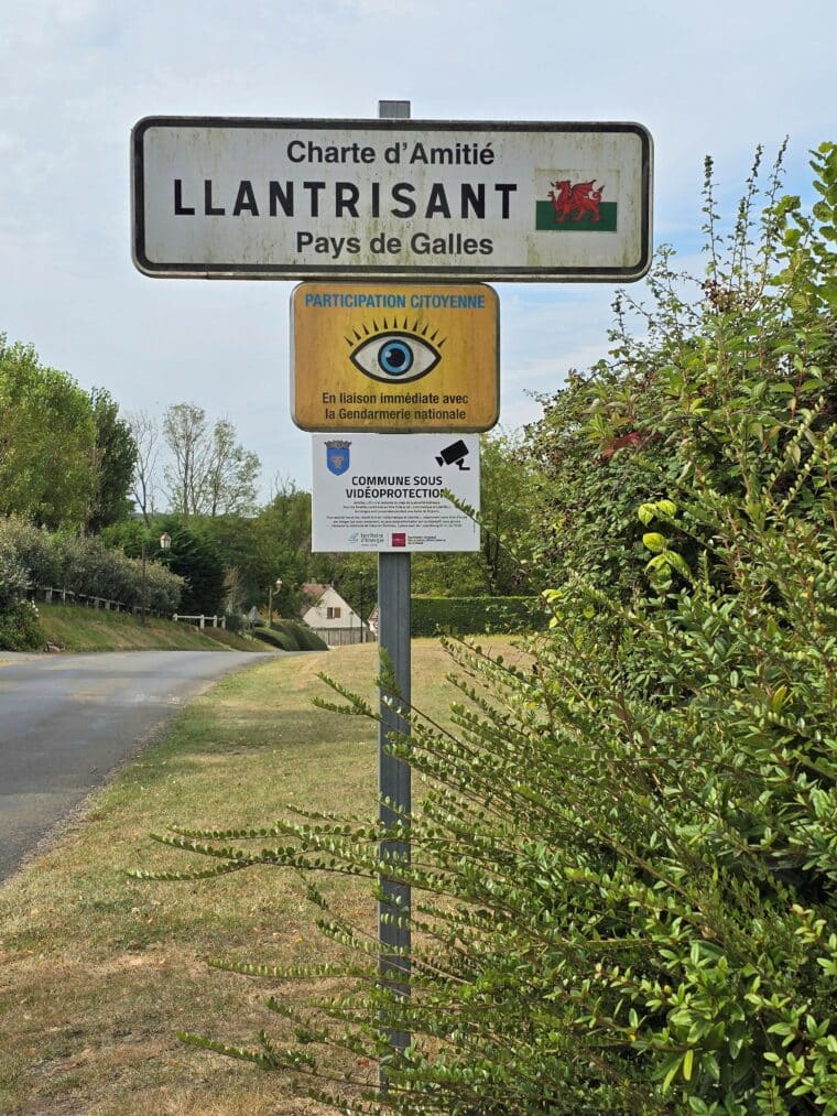 Llantrisant sign in Crecy